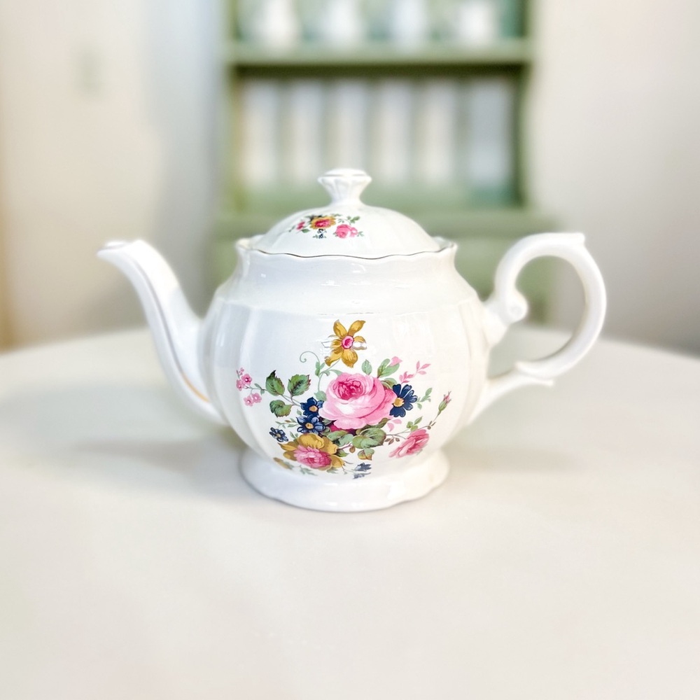 Vintage Crown Dorset Floral Teapot 💐